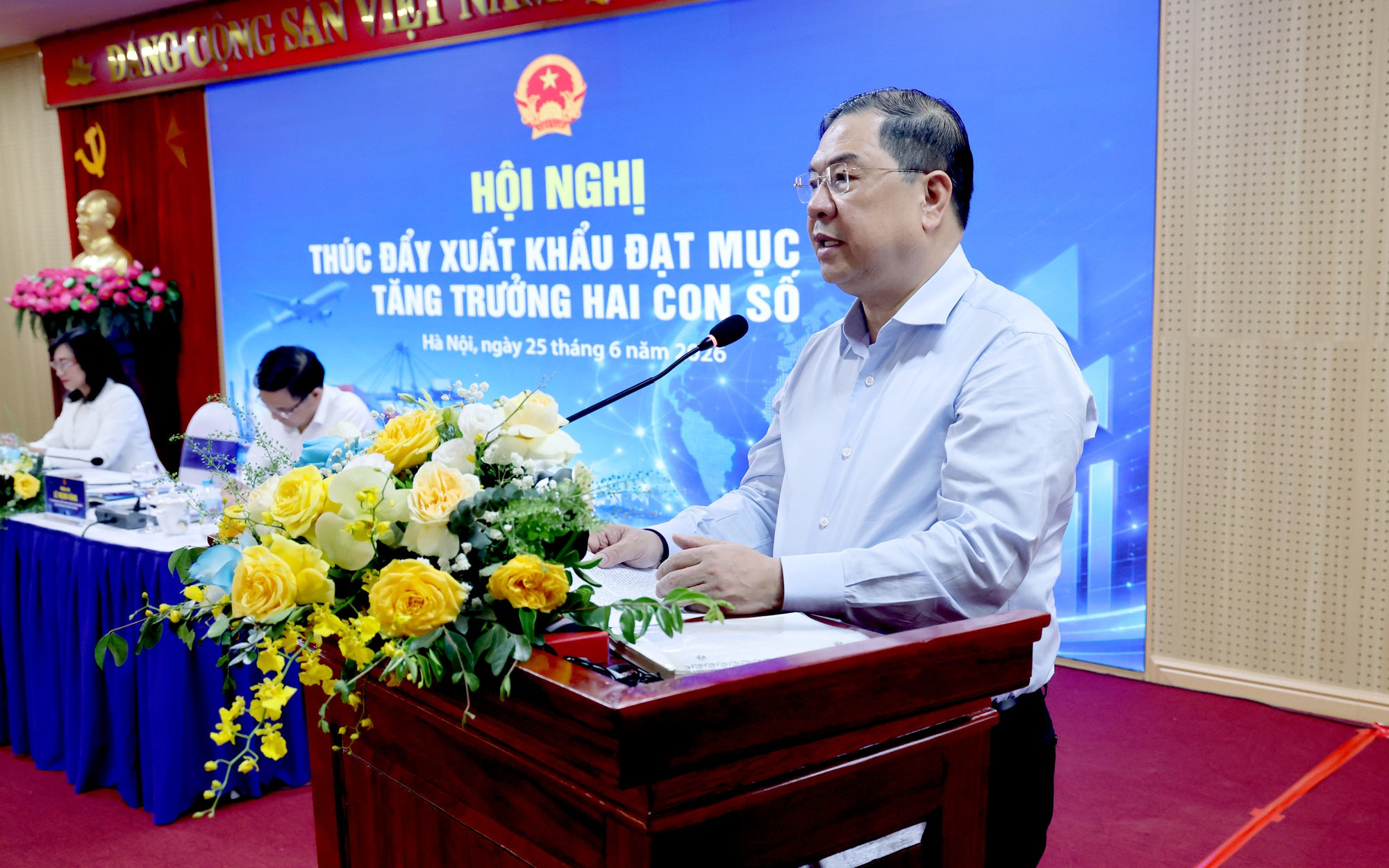 Phó Thủ tướng Thường trực Phạm Gia Túc chỉ đạo Hội nghị Thúc đẩy xuất khẩu đạt mục tiêu tăng trưởng 2 con số- Ảnh 4.