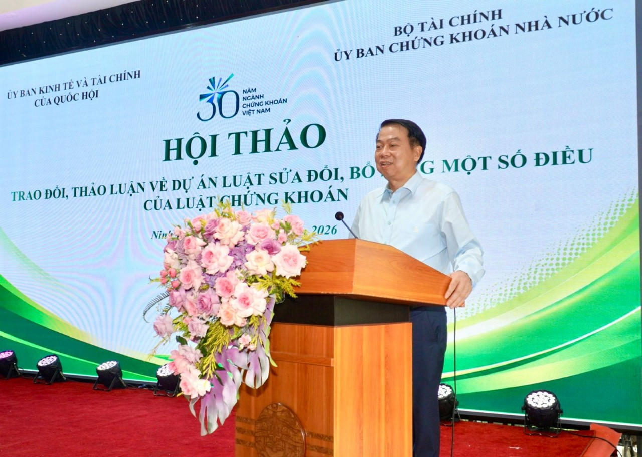 Thứ trưởng Bộ Tài chính Nguyễn Đức Chi phát biểu tại Hội thảo rao đổi, thảo luận về dự thảo Luật sửa đổi, bổ sung một số điều của Luật Chứng khoán. Ảnh: SSC