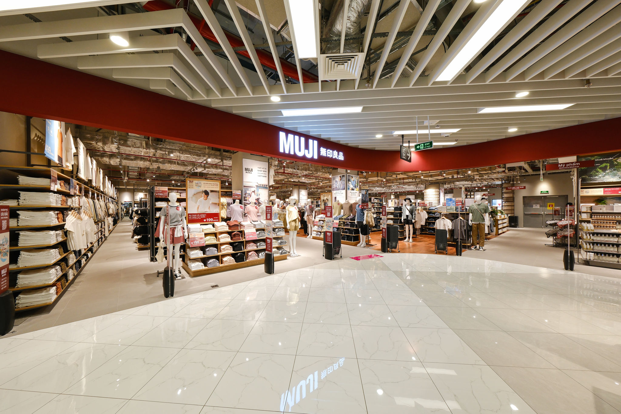 01 MUJI AMDNTK Mat tien cua hang