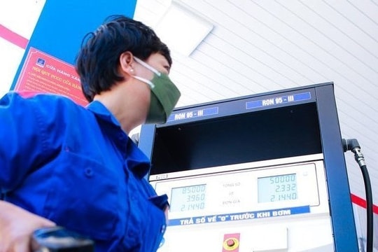 Lùi thời gian điều chỉnh giá xăng dầu trong nước