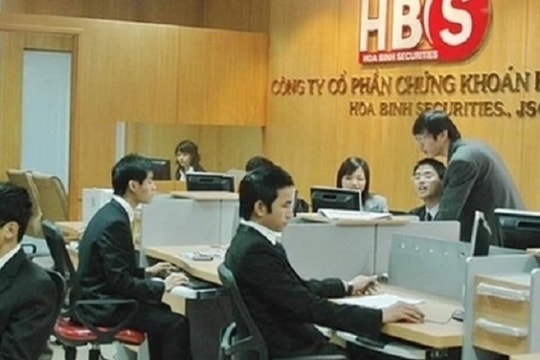 Một lãnh dạo cấp cao của HBC từ nhiệm