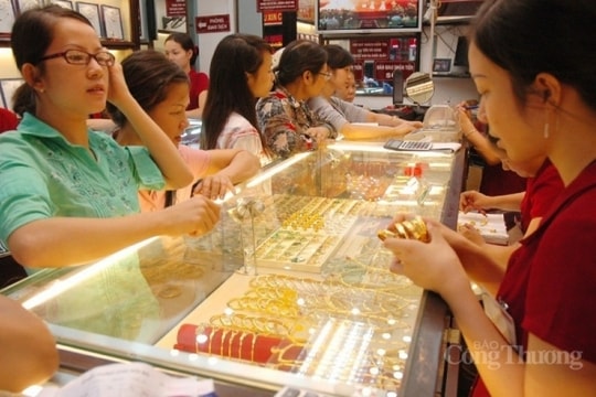 Giá vàng hôm nay 30/7/2023: Giá vàng 9999, vàng SJC đảo chiều tăng nhẹ