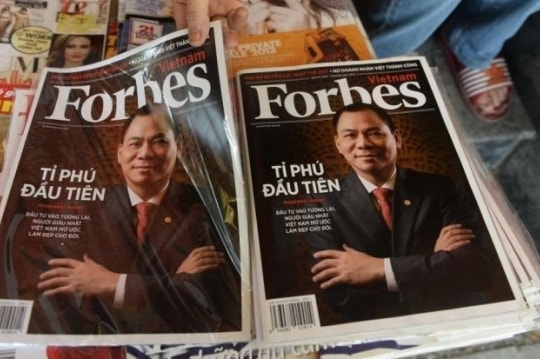 Vì sao ông Phạm Nhật Vượng bị loại khỏi danh sách tỷ phú Bloomberg nhưng Forbes vẫn công nhận?