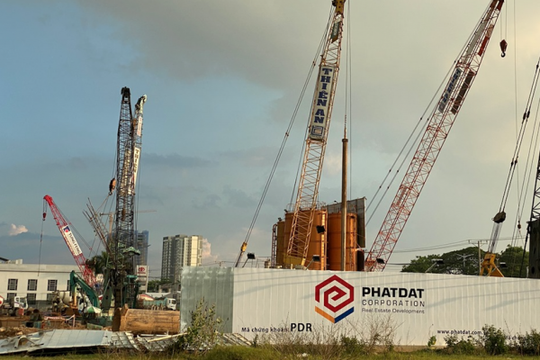 Chủ tịch bị cắt giảm thu nhập đến 86%, PDR liệu có tìm được lại "đỉnh" cũ?