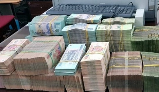 Nghịch lý: Ngân hàng dư tiền nhưng khó cho vay?