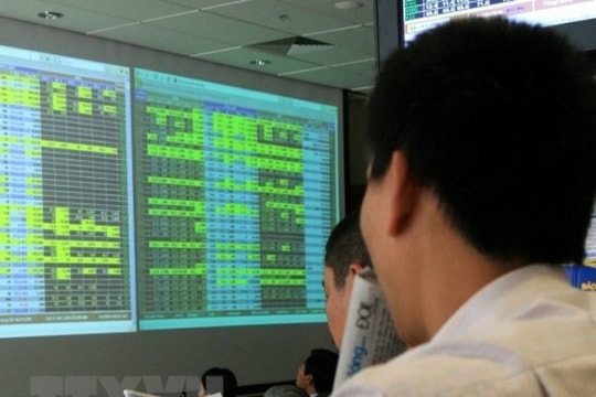 Kết phiên 9/10: VN-Index tăng gần 9 điểm, nhà đầu tư vẫn đứng ngoài quan sát