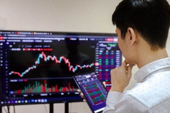 Chứng khoán cuối ngày 23/10: Khối ngoại bơm nghìn tỷ vào VHM, VN-Index mất hơn 14 điểm