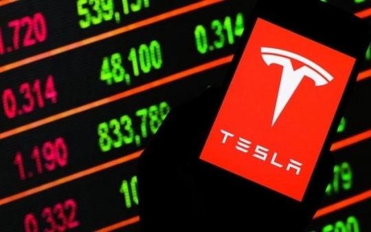 Cổ phiếu Tesla tiếp tục lao dốc sau động thái của Panasonic