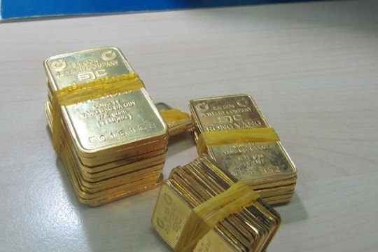 Bác bỏ tin đồn tạm dừng mua bán vàng miếng SJC