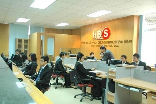 Một lãnh đạo cấp cao Chứng khoán Hòa Bình (HBS) xin từ nhiệm