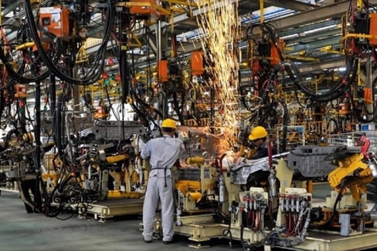 Chứng khoán Bảo Việt (BVSC): Sản xuất của nhiều nhóm ngành công nghiệp tăng trưởng dương trở lại sau 10 tháng đầu năm
