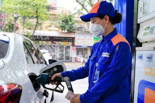 Lùi điều hành giá xăng dầu sang ngày 13/11/2023