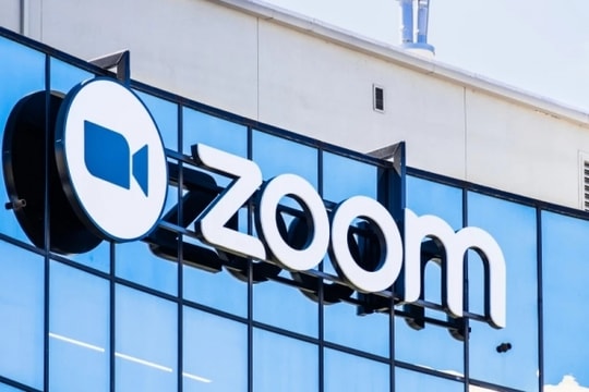 Zoom “chật vật” tìm đường sống mới