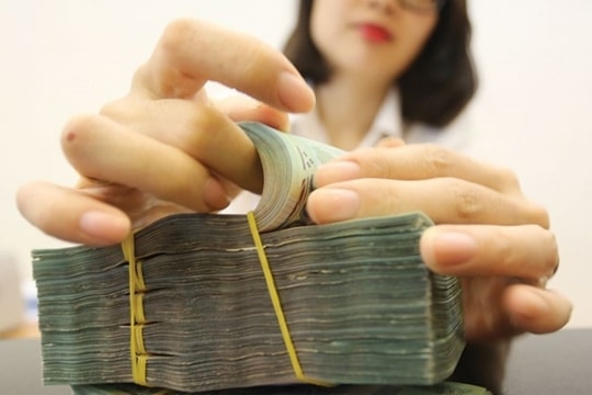 Tiền gửi ngân hàng lập kỷ lục, nhà đầu tư đang “chán” chứng khoán?