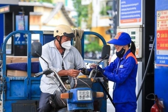 Giá xăng dầu hôm nay ngày 30/11/2023: Xăng E5 RON 92 tăng 109 đồng/lít; xăng RON 95 giảm nhẹ