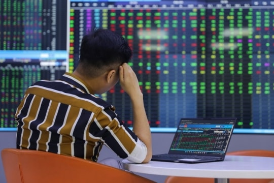 Chật vật quanh mốc 1.100 điểm, VN-Index sẽ tiếp tục đi ngang tích lũy?