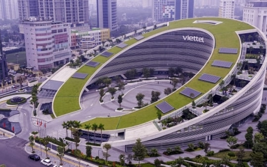 Giá cổ phiếu “họ” Viettel leo dốc