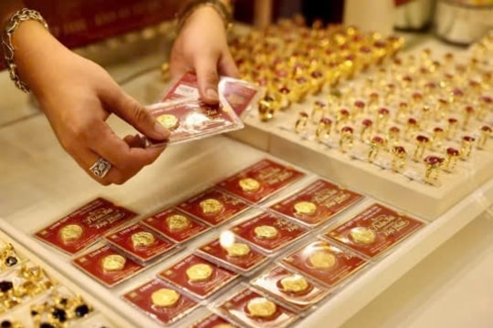 Giá vàng chiều nay 27/11/2024: Vàng bất ngờ tăng mạnh, nhà đầu tư bắt sóng hay bỏ qua?