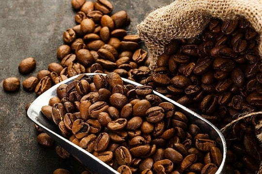 Năng lượng trải qua tuần đỏ lửa, cà phê lập kỷ lục mới