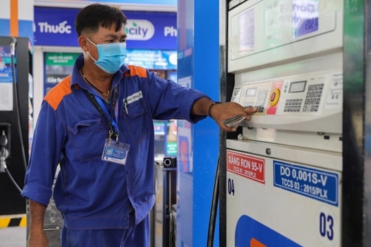 Giá xăng dầu hôm nay 3/12/2024: Giá dầu gần như không đổi, kỳ vọng nhu cầu từ Trung Quốc