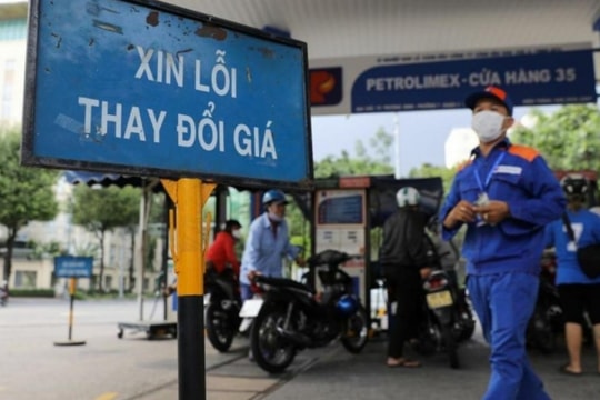 Giá xăng RON95 giảm gần 300 đồng/lít từ 15h, giá E5 RON92 tăng nhẹ