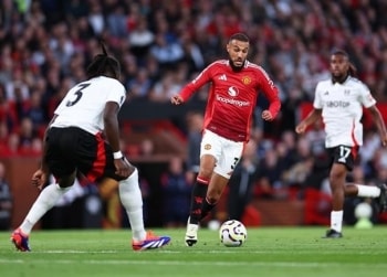 Manchester United nổ ra tranh cãi vì "áo khoác cầu vồng": Giữa đoàn kết và tự do cá nhân