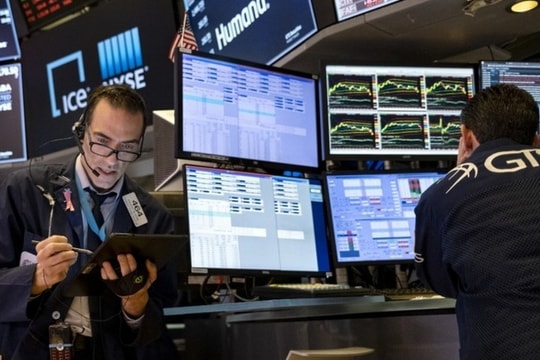 S&P 500 và Nasdaq tăng mạnh nhờ kỳ vọng Fed cắt giảm lãi suất
