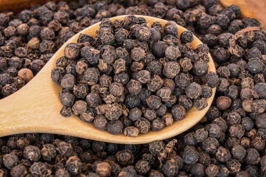 Giá tiêu hôm nay 8/12/2024: Tăng mạnh trong nước, thị trường lạc quan trở lại