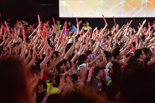 Concert "Anh trai vượt ngàn chông gai" cháy vé, cổ phiếu YEG cũng "cháy hàng"