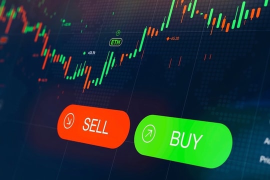 Bản tin chứng khoán sáng 13/12: RYG cập bến sàn HOSE những ngày cuối năm, VCA chưa ngưng "tím"