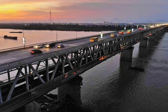 Cổ phiếu của doanh nghiệp xây dựng cầu Thăng Long tăng trần 7 phiên liên tiếp