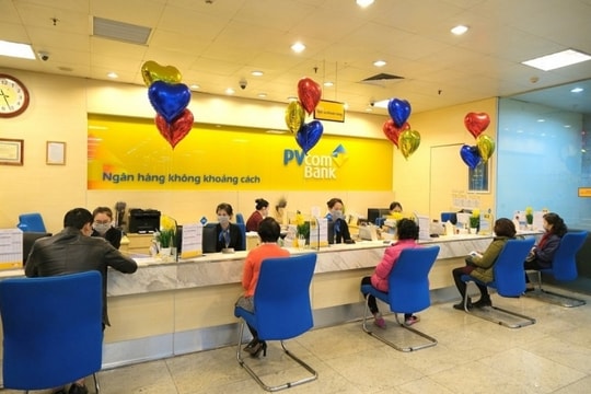 Lãi suất ngân hàng tăng cao cuối năm: Nên gửi tiết kiệm ở đâu?