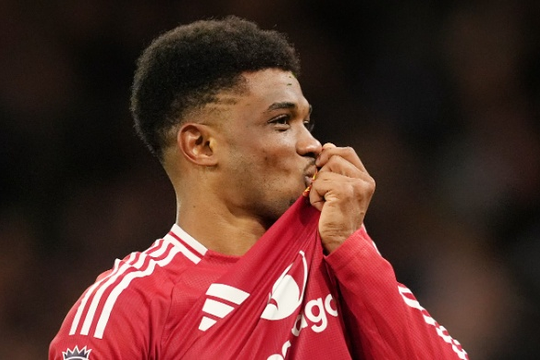 Amad Diallo hóa "Super man", 2 cầu thủ này của MU hãy cảm thấy lo lắng dần đi