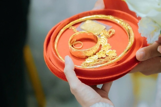 Giá vàng cao kỷ lục: Liệu có còn là lựa chọn lý tưởng để làm quà cưới?