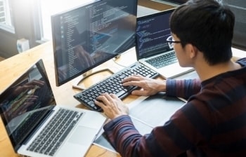 Bức tranh lương IT 2024: Người mới giảm, quản lý tăng mạnh