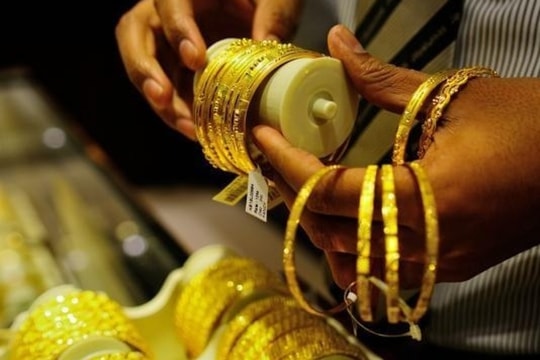 Thị trường kim loại quý hôm nay 17/12/2024: Giá vàng miếng SJC và vàng nhẫn giảm sâu, người mua lỗ gần 5 triệu đồng/lượng