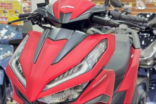 Mẫu xe máy với ngoại hình thu hút phái mạnh, tiện ích "xịn sò": Giá rẻ bất ngờ