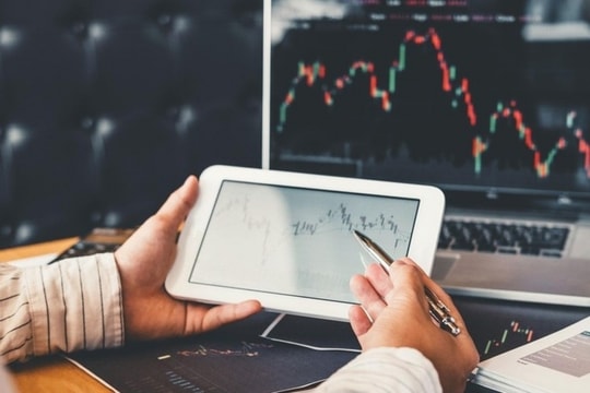 Phiên sáng 17/12: Thị trường chứng khoán giằng co, VN-Index trồi sụt quanh vùng 1.262 điểm