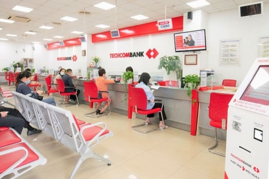 Techcombank và BVBank tăng lãi suất tiết kiệm: Cuộc đua hút vốn cuối năm