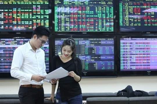 VN-Index tăng nhẹ, cổ phiếu công nghiệp bứt phá với VOS và VTO tăng trần trong phiên 20/12