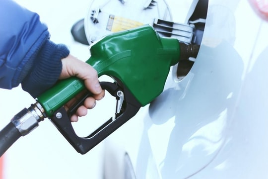 Giá xăng dầu hôm nay 21/12/2024: Thị trường thế giới bật tăng, giá dầu nội địa duy trì mức cao