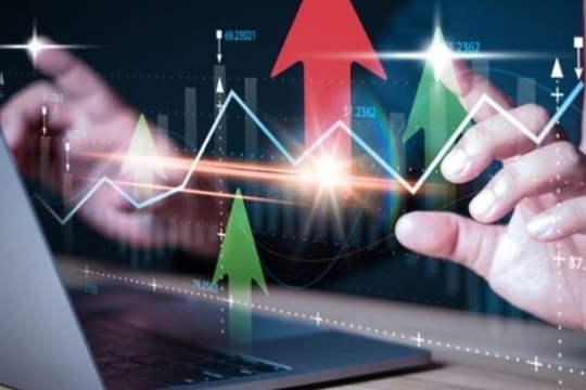 Nhóm công nghiệp dẫn dắt đà tăng, VN-Index vượt mốc 1.261 điểm