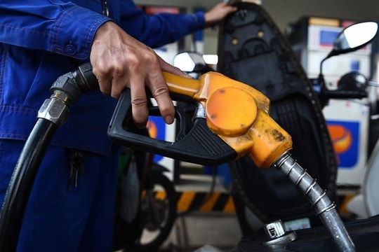 Giá xăng dầu hôm nay 24/12: Giao dịch trầm lắng trước kỳ nghỉ lễ, giá dầu tiếp tục giảm nhẹ