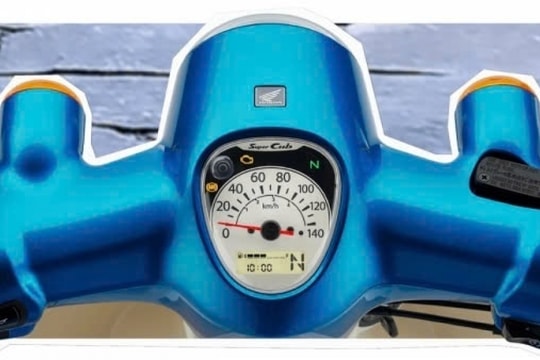 "Tái sinh" mẫu xe máy huyền thoại với thiết kế kim cổ: Chỉ "ăn" 1,4 lít xăng/100km