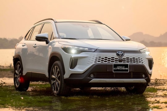 "Chiến binh gầm cao" nhà Toyota giá từ 900 triệu: Siêu tiết kiệm, siêu tiên tiến với công nghệ Hybrid