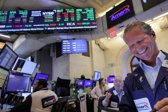 Cổ phiếu công nghệ dẫn dắt Chứng khoán Mỹ bật tăng trước lễ Giáng sinh