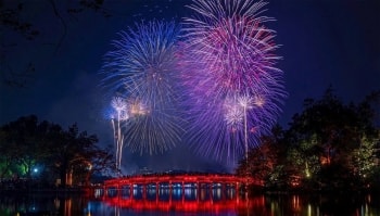 Điểm danh những địa điểm bắn pháo hoa không thể bỏ lỡ dịp Tết 2025 tại Hà Nội