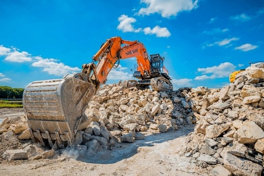 Sóng đầu tư công đẩy cổ phiếu ngành khai thác khoáng sản bứt phá