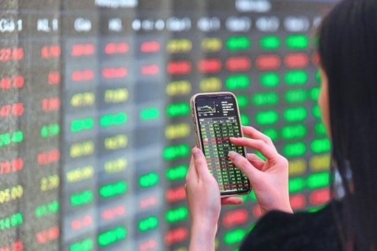 Bản tin chứng khoán sáng 30/12: TDH tiếp tục vươn cao, 2 cổ phiếu ngân hàng đua nhau bứt phá