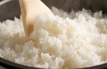 Ăn cơm có gây béo bụng không? Bí quyết ăn cơm đúng cách để giữ dáng